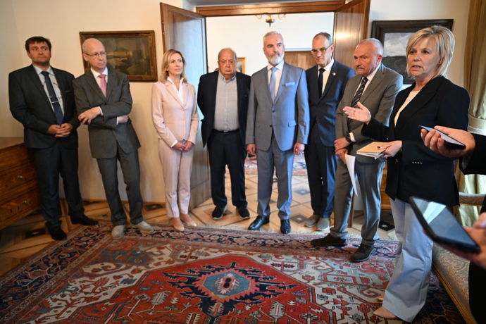 FOTO: Eva Pavlová a Petr Pavel se zúčastnili jednání o problematice rakoviny slinivky. – stránka 5