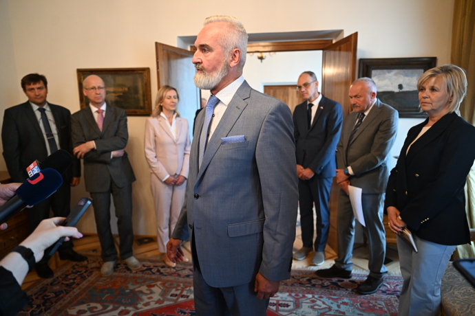 FOTO: Eva Pavlová a Petr Pavel se zúčastnili jednání o problematice rakoviny slinivky. – stránka 4