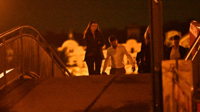 FOTO: Jiří Mádl odcházel s partou lidí.