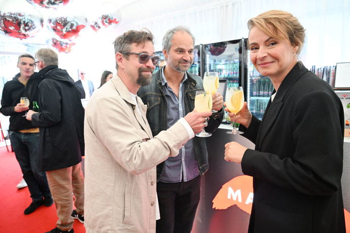 FOTO: Lenka Vlasáková se svým manželem Janem Dolanským. – stránka 3