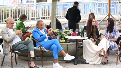 FOTO: Kateřina si také odpoledne ve Varech užívá naplno.