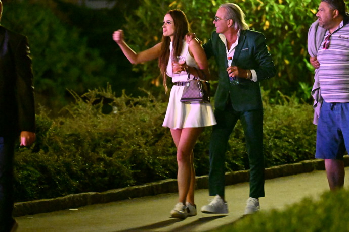 FOTO: Kateřina se na party velice těšila. – stránka 52