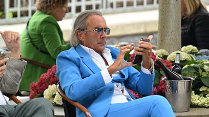 FOTO: Leo Beránek má na sobě velmi extravagantní brýle.