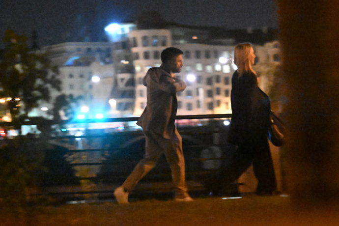 FOTO: Jiří Mádl odcházel s blondýnkou. – stránka 138