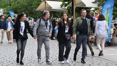 FOTO: Ondřej Sokol a partnerka působí jako sehraná dvojice.