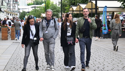 FOTO: Martin Finger a partnerka kráčí bok po boku s druhým párem.