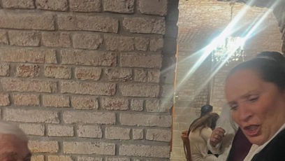 FOTO: Veronika Žilková sdílela nedávné momenty. „Před měsícem jsi Jiříčku ještě tančil s Evou na narozeninách Antonína Gondolána.Smál ses s Felixem,Agátou a život tě bavil do poslední chvíle  Sbohem český Belmondo R.I.P."