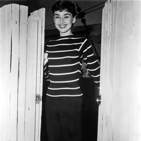 Bretaňský top si oblíbila také herečka Audrey Hepburn, která na pohodlnou, ale stylovou módu v soukromí nedala dopustit.