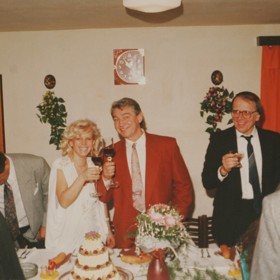 Za svědka šel Krampolovi jeho dlouholetý kolega a kamarád Miloslav Šimek. 