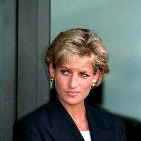 Princezna Diana se ale k jeho pokusům o navázání hlubšího kontaktu stavěla vlažně.