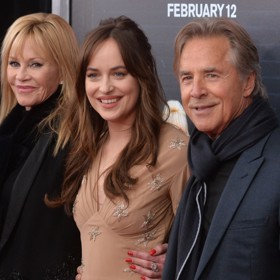 Jejími rodiči jsou Melanie Griffith a Don Johnson.