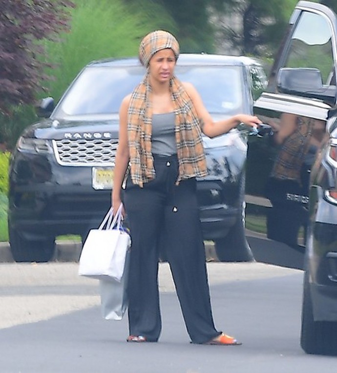 FOTO: Kam se Cardi B chystala naštěstí nevíme. – stránka 2