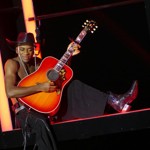 Madonna tvrdí, že je jí adoptovaný synek ze všech dětí nejpodobnější, i když nemají společné geny. David je také zaměřený na cíl a umí se o sebe postarat. Po maturitě odešel z domu a snaží se prorazit v New Yorku jako učitel hry na kytaru.