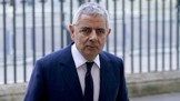 Britský herec Rowan Atkinson rozhodně není jako Mr. Bean: Nadprůměrně inteligentní komik se umí zachovat jako hrdina
