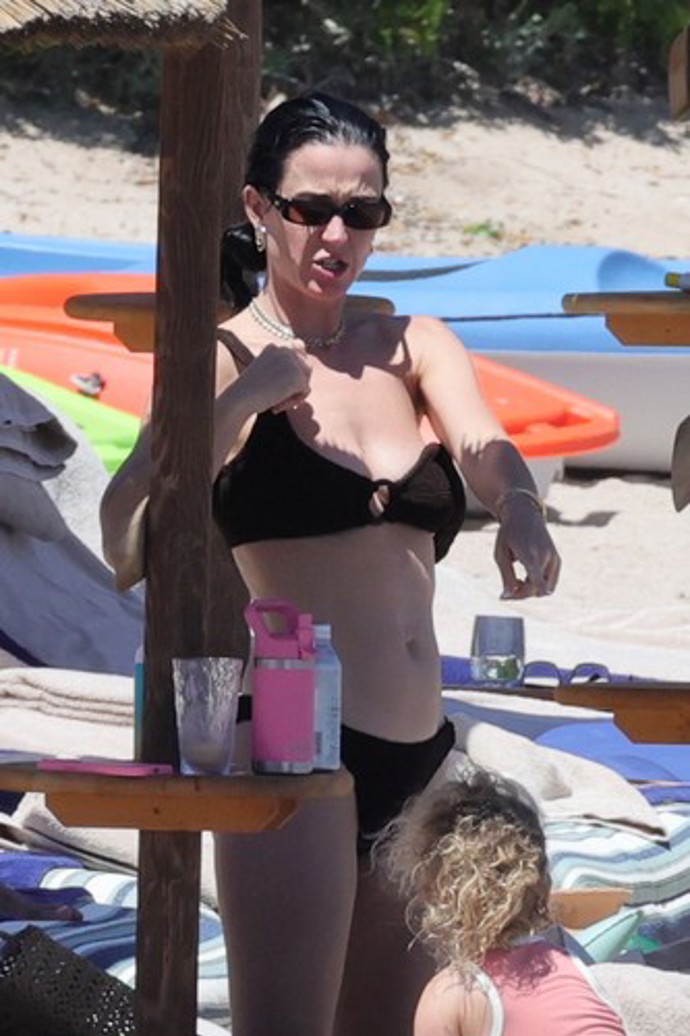 FOTO: Katty Perry na pláži. – stránka 3