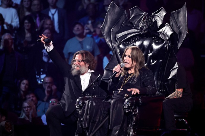 FOTO: Zpěvák Ozzy Osbourne na jednom ze svým posledních koncertů. – stránka 42