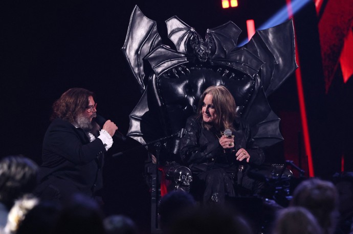 FOTO: Zpěvák Ozzy Osbourne na jednom ze svým posledních koncertů. – stránka 41