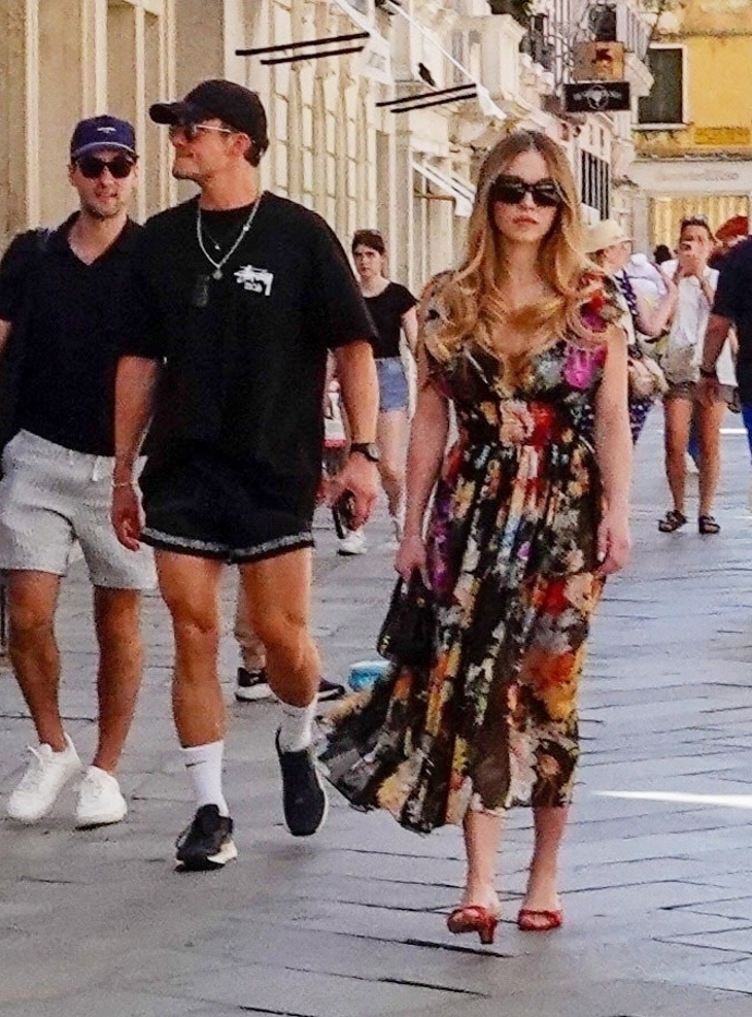 FOTO: Sydney se procházela městem po boku Orlanda Blooma. – stránka 1