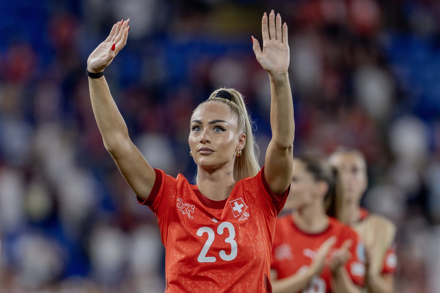 Alisha Lehmann na hřišti.