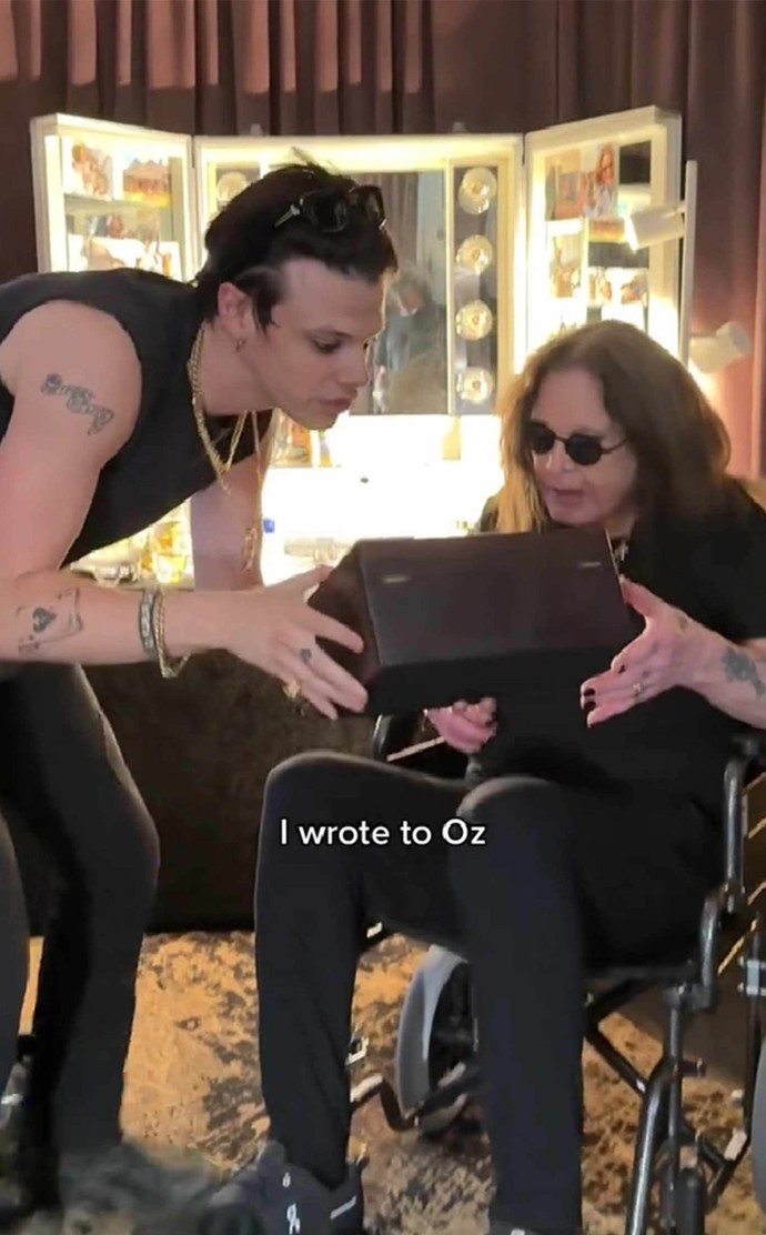 FOTO: Yungblud měl k Ozzymu velmi blízko. – stránka 16