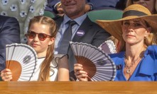 Princezna Charlotte s maminkou Kate Middleton na Wimbledonu.