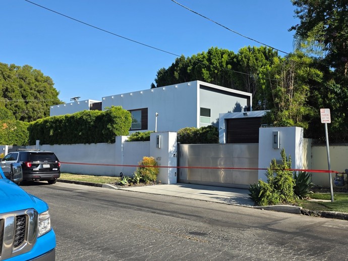 FOTO: K dvojnásobné vraždě došlo v domě v losangeleské čtvrti Encino. – stránka 1