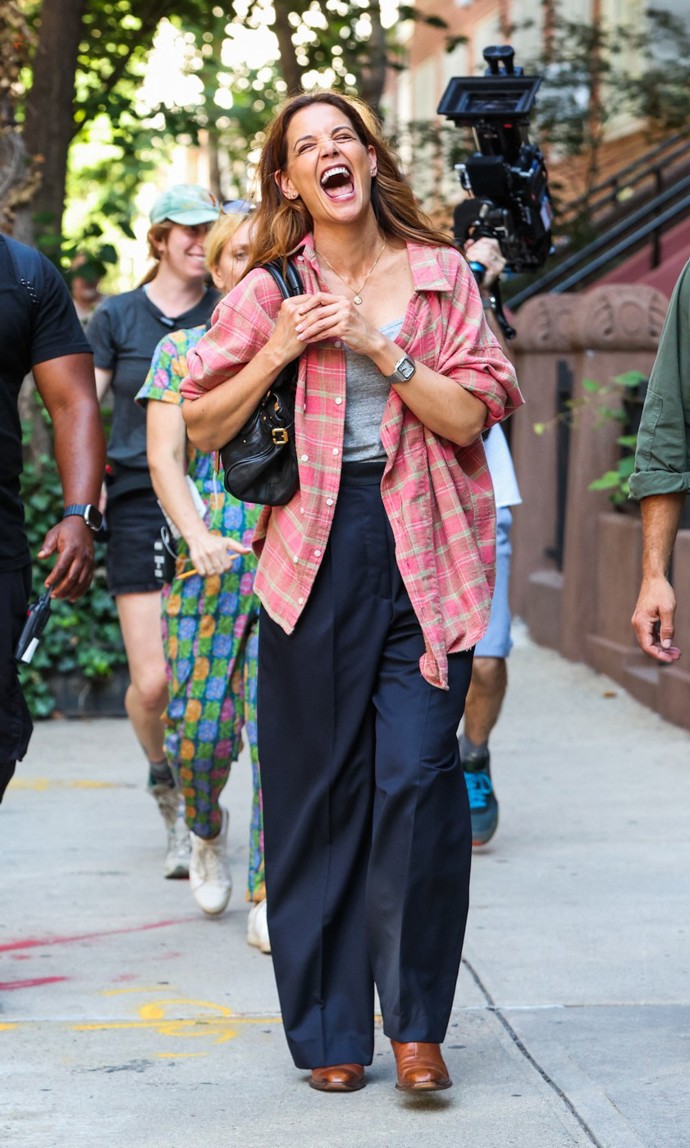 FOTO: Katie Holmes měla během natáčení velmi dobrou náladu. – stránka 2