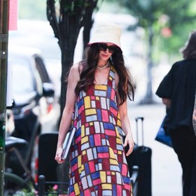 Anne Hathaway na place natáčení pokračování Ďábel nosí Pradu.