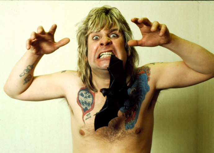 FOTO: Ozzy Osbourne ukousl hlavu netopýrovi. – stránka 16