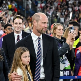 Princ William s dcerou Charlotte si sportovní událost užili.
