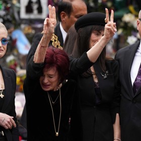 Sharon Osbourne truchlí pro milovaného manžela Ozzyho.