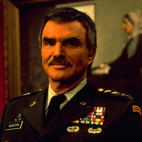 Původně si měl postavu generála zahrát někdo méně slavný, když se ale nabídl Burt Reynolds, nešlo to odmítnout.