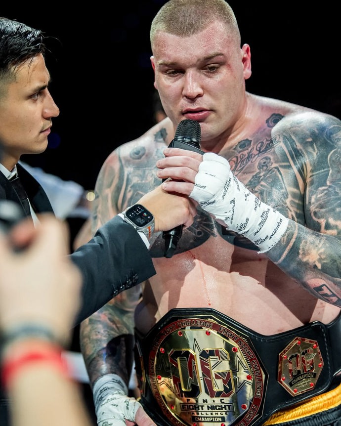 FOTO: Lukáš Fajk a Willy Cao. – stránka 7