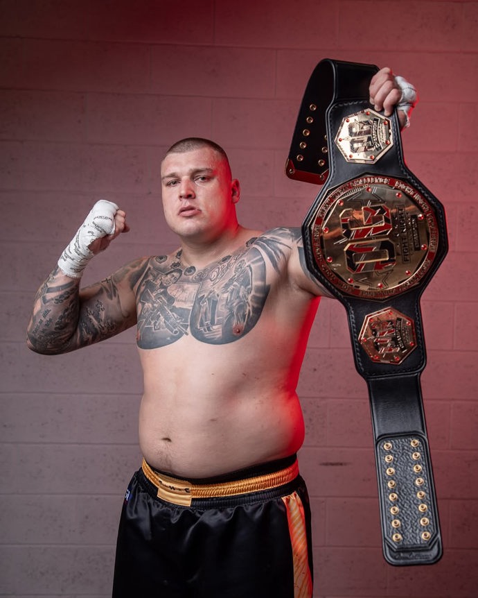 FOTO: Profesionální boxer Lukáš Fajk. – stránka 6