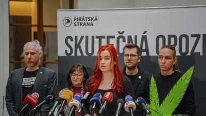 FOTO: Katerina Demetrashvili spolupředstavila návrh Pirátů na legalizaci konopí.