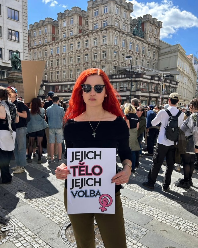 FOTO: Katerina Demetrashvili se podílela na pirátských kampaních jako je například Cyklus není luxus, která upozorňuje na trvající menstruační chudobu, nebo Mysli na mysl, která usiluje o zlepšení dostupnosti a kvality psychoterapie.