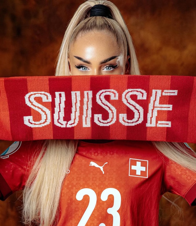 FOTO: Alisha Lehmann je hrdá Švýcarka. – stránka 8
