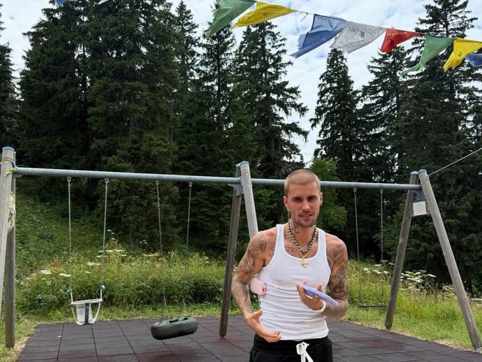 FOTO: Justin Biber v lese.