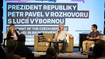 FOTO: Petr Pavel během debaty s Lucií Výbornou a Vavřincem Hradilkem.
