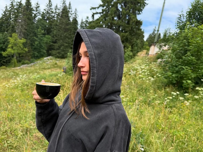 FOTO: Hailey Bieber v horách. – stránka 2