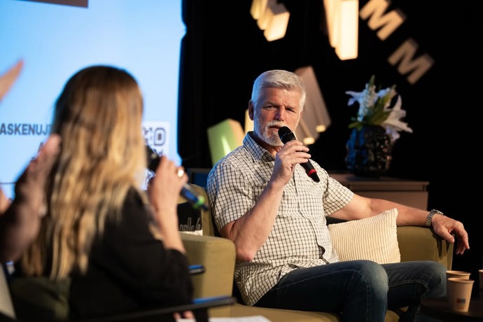 FOTO: Petr Pavel během debaty. – stránka 4