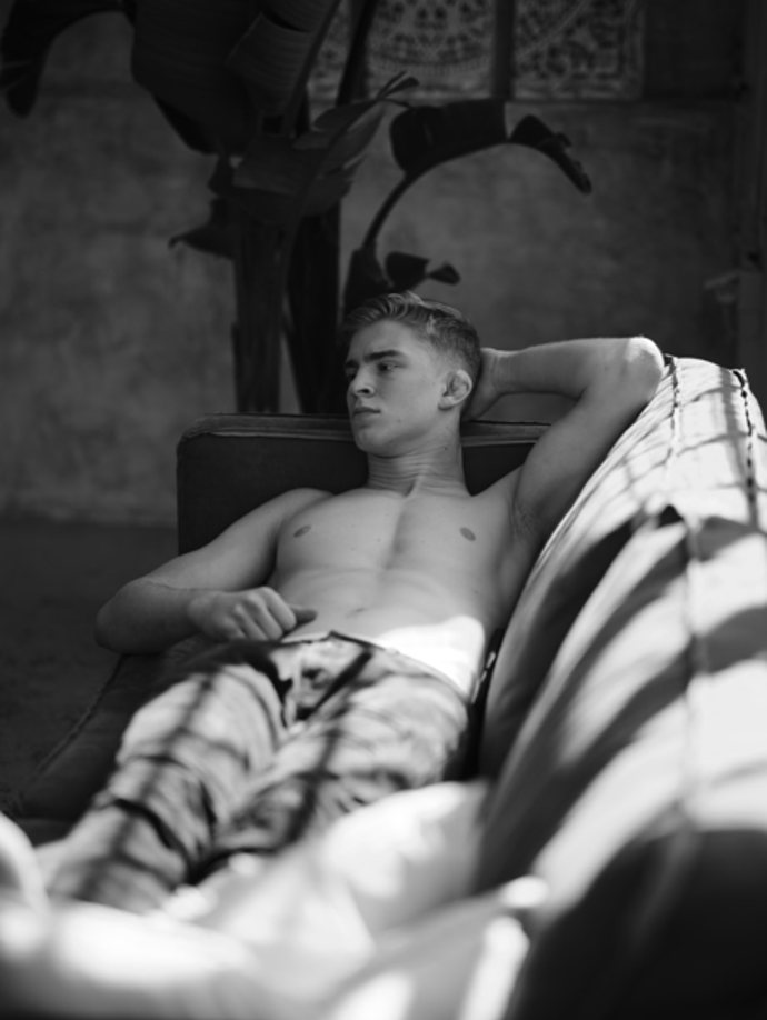 FOTO: Jakub Batfalský nahoře bez. – stránka 4