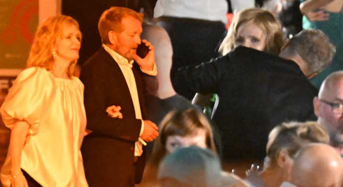 FOTO: Aňa Geislerová odcházela s cizím doprovodem. – stránka 382