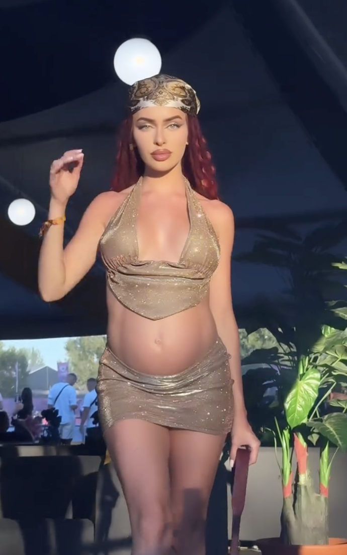 FOTO: Rachel Karnížová schytala kritiku za to, že šla v těhotenství na festival. – stránka 12