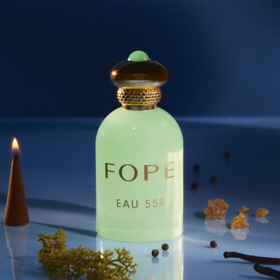 Na karlovarském filmovém festivalu voněl Milan Peroutka parfémem Fope z klenotnictví Halada - 100 ml vyjde na 5 918 korun.