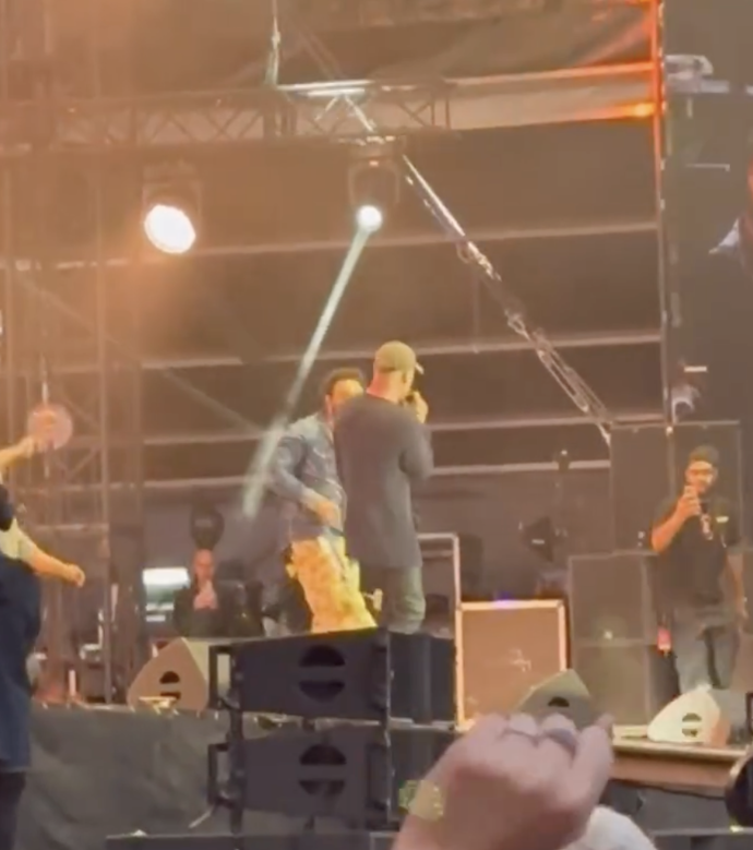 FOTO: Sting překvapil publikum a Shaggyho vystoupení oživlo. – stránka 3