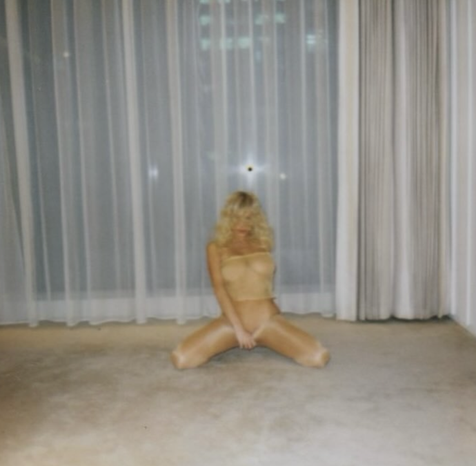 FOTO: Bianca Censori jako ve vintage filmu pro dospělé. – stránka 10