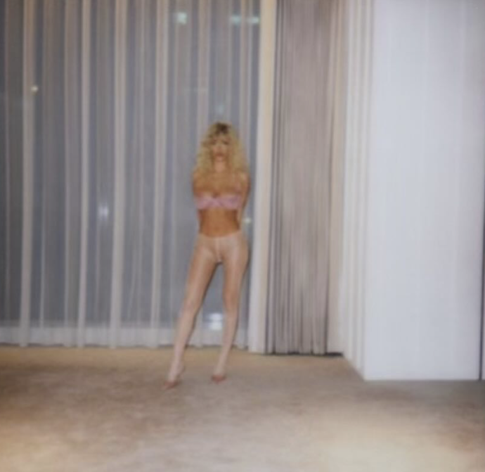 FOTO: Bianca Censori se toho nebojí. – stránka 5