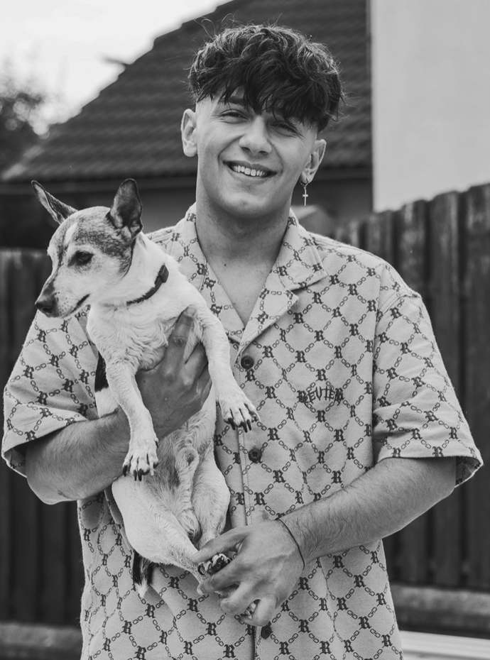 FOTO: Jan Bendig s partnerem přišli o pejska.