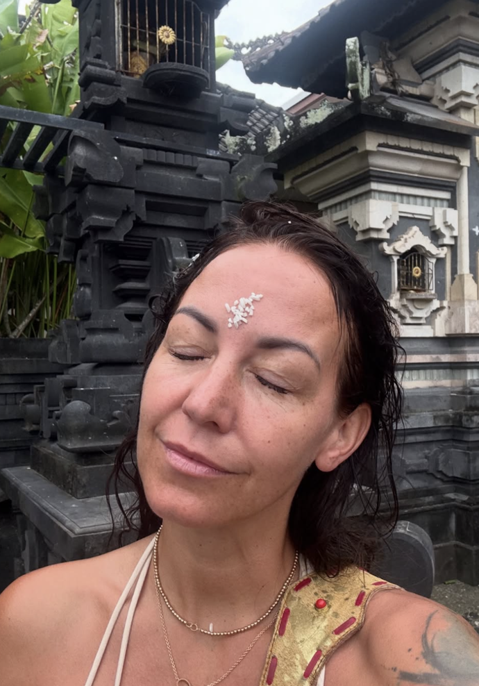 FOTO: Hanychová na Bali. – stránka 5